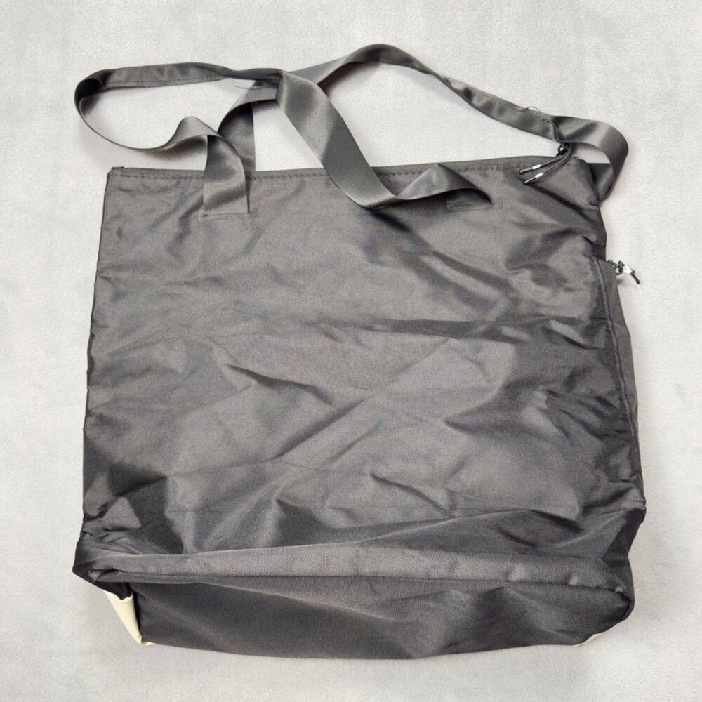 Guess Bag - Picture 2 of 7